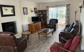 Cozy Seaside Home,3 Minute Walk To Village/Beach